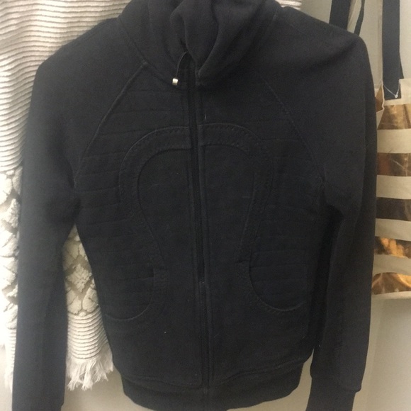 Lululemon thick black sweatshirt - Picture 4 of 4